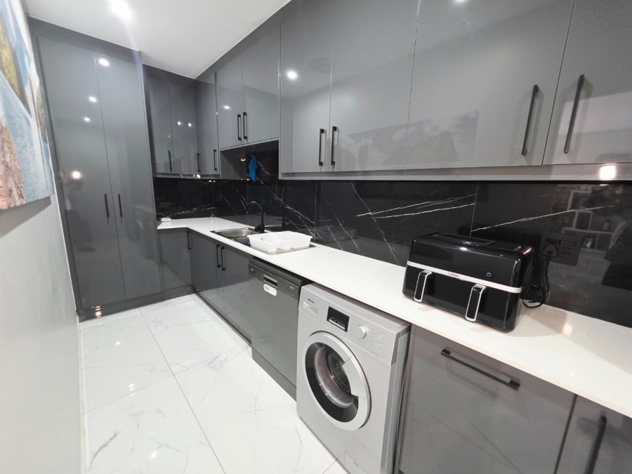 5 Bedroom Property for Sale in Sandown Western Cape